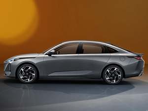 Voiture à essence neuve Changan Yida 2023 Lamore fabriquée en Chine, en stock, modèle haut de gamme berline 1.5T GDI DCT, voiture à essence bon marché - Product Image 2