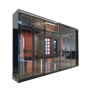 Armario Moderno de Lujo Independiente con Acabado Negro Brillante y Cristal, Vitrina Art Deco con Detalles Metálicos Dorados para Dormitorio, Apartamento u Hotel - Product Image 1