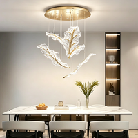 Lustre en verre soufflé à la main en forme de feuille, luminaire suspendu de luxe avec cadre doré, lampe moderne pour plafond haut, idéal pour villa, escalier, hall d'entrée