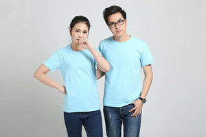 Nouveau design de chemise bon marché de haute qualité pour hommes, couleur unie, logo personnalisé, t-shirts en coton et polyester pour hommes - Product Image 3