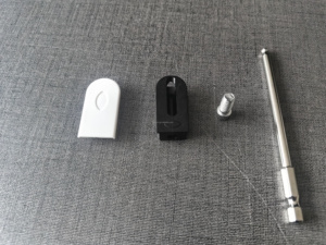 Connecteur de meubles en plastique 3-en-1 pour armoire et bibliothèque avec supports et clous - Product Image 3