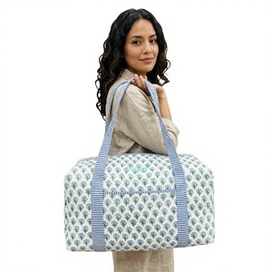 Sac de voyage matelassé en coton à imprimé floral fait main, style bohème, spacieux, pour la nuit, organisateur de bagages - Product Image 1