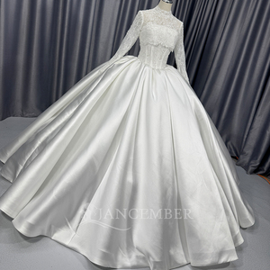 Robe de mariée Lscm111 moderne et élégante, blanche, à manches longues, avec appliques en dentelle, corset perlé, en satin, coupe princesse, avec traîne chapelle - Product Image 3