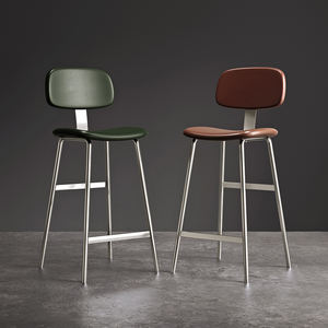 Taburete de Bar de Estilo Industrial con Respaldo Tapizado, Estructura de Hierro, Uso Comercial Duradero - Product Image 1