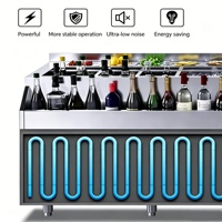 Professionelle, moderne Design-Barstation aus Edelstahl mit voll funktionsfähiger Barkeeper-Ausstattung, Gefrier- und Kühlfach