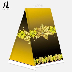 Tessuto con Vivaci Motivi Tropicali di Ibisco e Stampe Geometriche <span class=keywords><strong>Etniche</strong></span> per Abbigliamento da Spiaggia in Stile Polinesiano, Abiti - Product Image 4