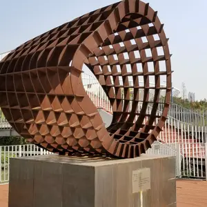 Grande scultura in acciaio Corten antico con aspetto alterato ruggine rosso giardino arte timbrata tecnica KHCS002