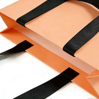 Maßgefertigte Personalisierte Markenlogo Papiertüte mit Seidengriff für Einkauf und Geschenkverpackung von Schuhen und Kleidung