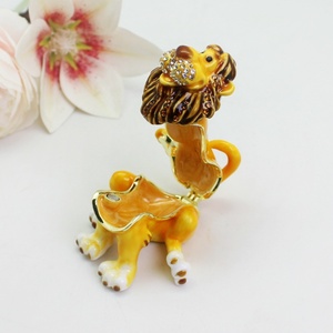 SHINNYGIFTS Scatola Decorativa con Statuetta Smaltata di Simba il Leone - Grazioso Ornamento da Scrivania per Casa e Ufficio - Product Image 4