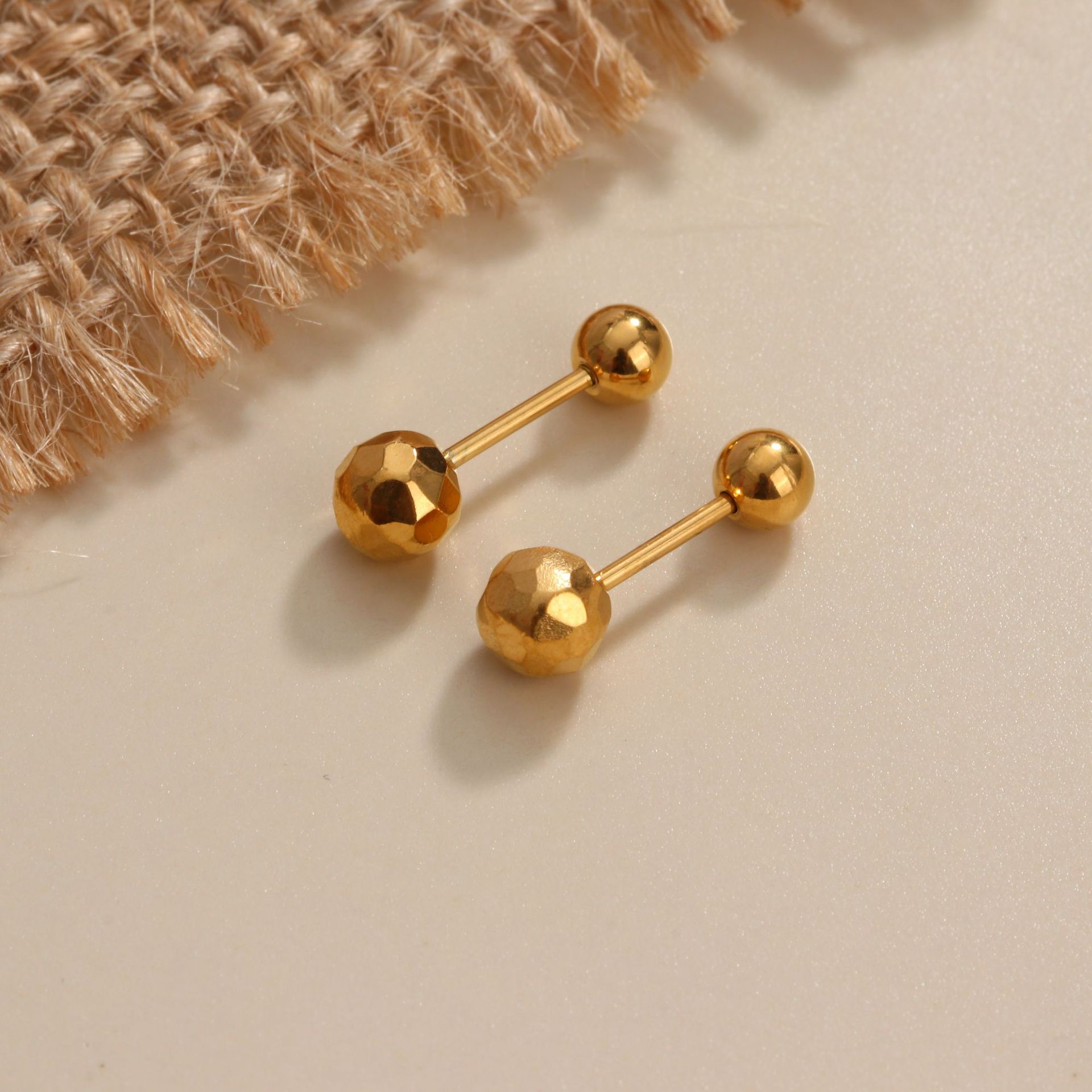 Perla sfaccettata color oro