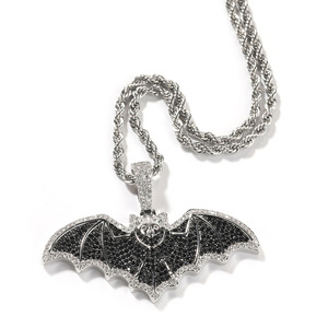 Nuova Collana Creativa Personalizzata da Uomo in Stile Hip Hop Rap, Catena Placcata Oro con Ciondolo a Forma di Pipistrello in Stile Gotico Scuro con Diamanti - Product Image 2