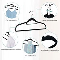 Vente en gros de cintres multifonctionnels à un seul niveau de grande taille 45 cm, antidérapants, pour costumes, vêtements, en velours floqué noir, design gain de place
