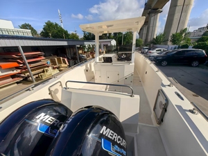 Yacht di Lusso Personalizzato Open Galaxy da 28 Piedi in Vetroresina con Console Centrale, Motore Fuoribordo e Toilette Elettrica - Product Image 2