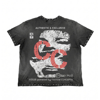 T-shirt vintage noir clouté et déchiré avec motifs grunge et détails rivetés pour hommes et femmes, coupe oversize, style streetwear Y2K