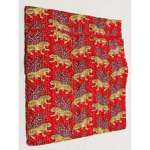 Colcha Kantha estampada a mano con detalles artesanales y tela transpirable para interiores acogedores - Product Image 5