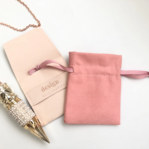 ถุงใส่เครื่องประดับกำมะหยี่พิมพ์โลโก้ได้  แบบมีเชือกผูก  ขนาดเล็ก สีชมพู - Product Image 4