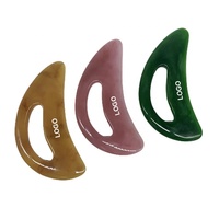 Outil de massage Gua Sha personnalisé en résine verte et rose pour le corps, idéal pour le dos, le cou, le visage, les jambes et le drainage lymphatique en spa et beauté.
