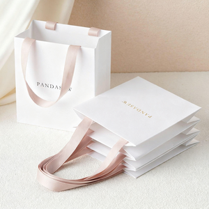 Kundenspezifische Luxus-Geschenk-Papiertragetaschen mit eigenem Logo im Großhandel – Verpackung für Kleidung und Kleinunternehmen - Product Image 1