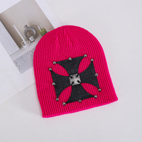 Bonnet tricoté souple avec patch rivet croix de fer, personnalisable, vente en gros, fournisseur OEM ODM, 216 couleurs, extensible, unisexe, nouveau modèle homme femme, tendance
