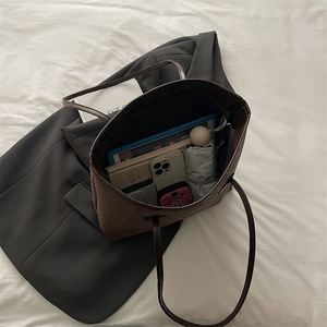 Custom Wholesale Women's Large Capacity Shoulder Bag Lightweight Multi-Purpose Handbag for Everyday Use Travel Commuting Open - Product Image 6