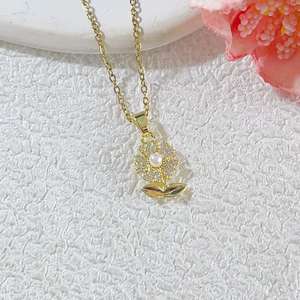 Conjunto de cobre Zircon chapado en oro Cadena de acero inoxidable Flor Mariposa pendientes collar joyería de mujer - Product Image 3