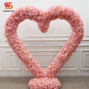 Arche de fleurs artificielles lisses pour mariage avec hortensias et roses en soie roses, bleues, rouges en forme de cœur - Couleurs et tailles personnalisables - Product Image 2