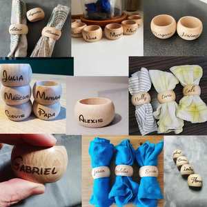 Anneaux de serviette en bois personnalisés, porte-serviettes ronds en bois gravés avec le nom, décoration de table de mariage - Product Image 2