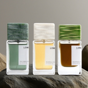 Botella de Perfume de Vidrio Cuadrada Transparente de Lujo Personalizada de 50 ml y 100 ml con Pulverizador de Bomba y Piedra de Mármol - Product Image 2
