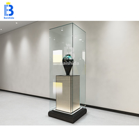 Vitrine autoportante haute en verre trempé avec base et éclairage LED pour vases anciens et objets de musée