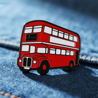 Insigne en métal personnalisé pour bus à deux étages Épingle souvenir Émail en alliage de zinc Conception de bus britannique à Londres