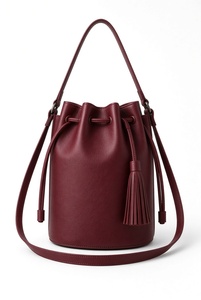 Bolso Tipo Cubo Color Borgoña con Cierre de Cremallera y Borla, Correa Única, Estilo Minimalista, Portátil, Ideal para Viajes y Uso Diario - Product Image 3