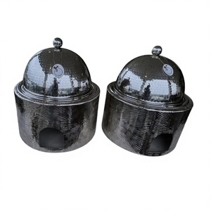 Chauffe-plat de luxe en métal, finition argentée, design élégant, cocotte classique et raffinée, marmite en métal. - Product Image 1