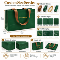 Sac en papier vert personnalisé avec poignée en ruban tissé, logo en feuille d'or, sac de luxe pour le commerce de détail, les mariages et l'emballage de cadeaux