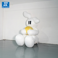 Lapin gonflable personnalisé de dessin animé avec la lune Sculpture de personnage de lapin de dessin animé gonflable pour la décoration d'art de vacances