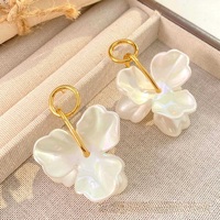 EH754 Anting Bunga Akrilik Amber Retro Prancis yang Berlebihan untuk Wanita