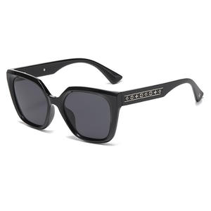 Nuevas gafas de sol tipo ojo de gato con montura grande para mujer, montura negra de PC, protección UV400, clase 2, para un estilo moderno. - Product Image 2