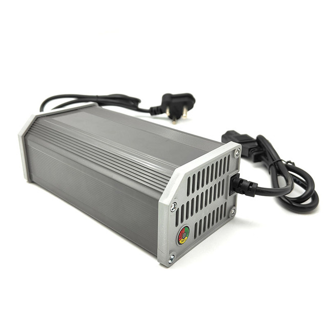 Smart 24V 2A-5A 300W Automatic Aluminum Battery Charger for Electric Scooter/Tricycle/Electric Car/E-Rickshaw CE Charger