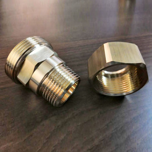 Raccord en laiton usiné CNC sur mesure, taille non standard pour connexion de plomberie - Product Image 1