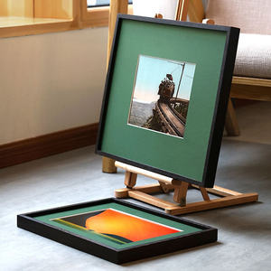 Marco de Fotos Personalizado de Madera Maciza Hecho a Mano, Ecológico, Creativo y Duradero para Montaje en Pared, Tamaño A4, Impresión a Todo Color Personalizable - Product Image 1