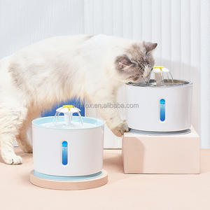Distributeur d'<span class=keywords><strong>eau</strong></span> automatique portable en silicone pour animaux de compagnie Mangeoire d'<span class=keywords><strong>eau</strong></span> pour chats et chiens pour une utilisation en intérieur Bouteilles d'<span class=keywords><strong>eau</strong></span> élégantes - Product Image 2