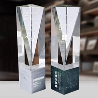 Honor Marble Crystal Trophy Personnalisé Commémoratif K9 Gravure Crystal Trophy Plaque Award for Gift