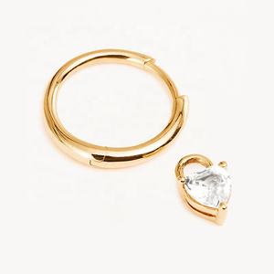 Bijoux délicats en argent sterling Boucles d'oreilles créoles à breloque cœur en diamant rose plaqué or 18 carats - Product Image 6