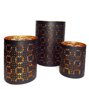 Ensemble de 3 bougeoirs ouragan en métal gravé et noir et or - Product Image 1