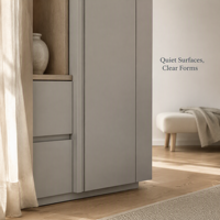 Armoire modulaire gris clair GoldenHome |   Portes à cadre étroit |   Poignées noires |   Étagères ouvertes à LED |   Meubles suspendus et tiroirs
