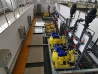 Dispositif de dosage automatique PAC/PAM Chlorinateur de floculant en baril PE avec machine de dosage de dissolution Machines de traitement de l'eau
