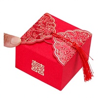 Fournitures de mariage : Boîte à souvenirs carrée créative et écologique, style moderne, avec pompons, en papier cartonné rouge 300g, pour bonbons, Marque DY