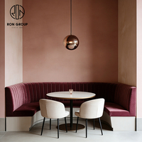 Ensemble de mobilier de café et restaurant en marbre, comprenant chaises, tables, banquettes et sièges en demi-cercle incurvé