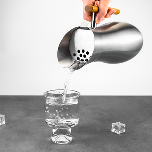 <span class=keywords><strong>Carafe</strong></span> à <span class=keywords><strong>eau</strong></span> personnalisable 2L en acier inoxydable 304 avec protection anti-glace et poignée en bois pour boissons froides - Product Image 3