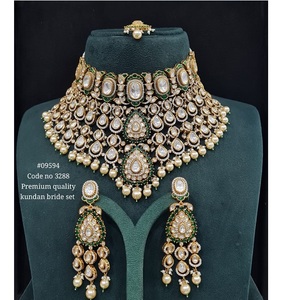 Ensemble de bijoux de mariée victoriens Kundan 09594 avec collier, boucles d'oreilles et tikka pour femmes, pour les mariages et les occasions festives - Product Image 3