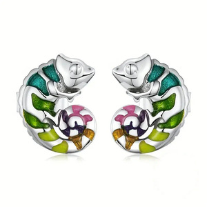 Orecchini a Perno Camaleonte Colorati, Design Unico e Carino, Gioielli per Orecchie da Donna, per Uso Quotidiano, Outfit Casual, Accessorio Regalo - Product Image 1